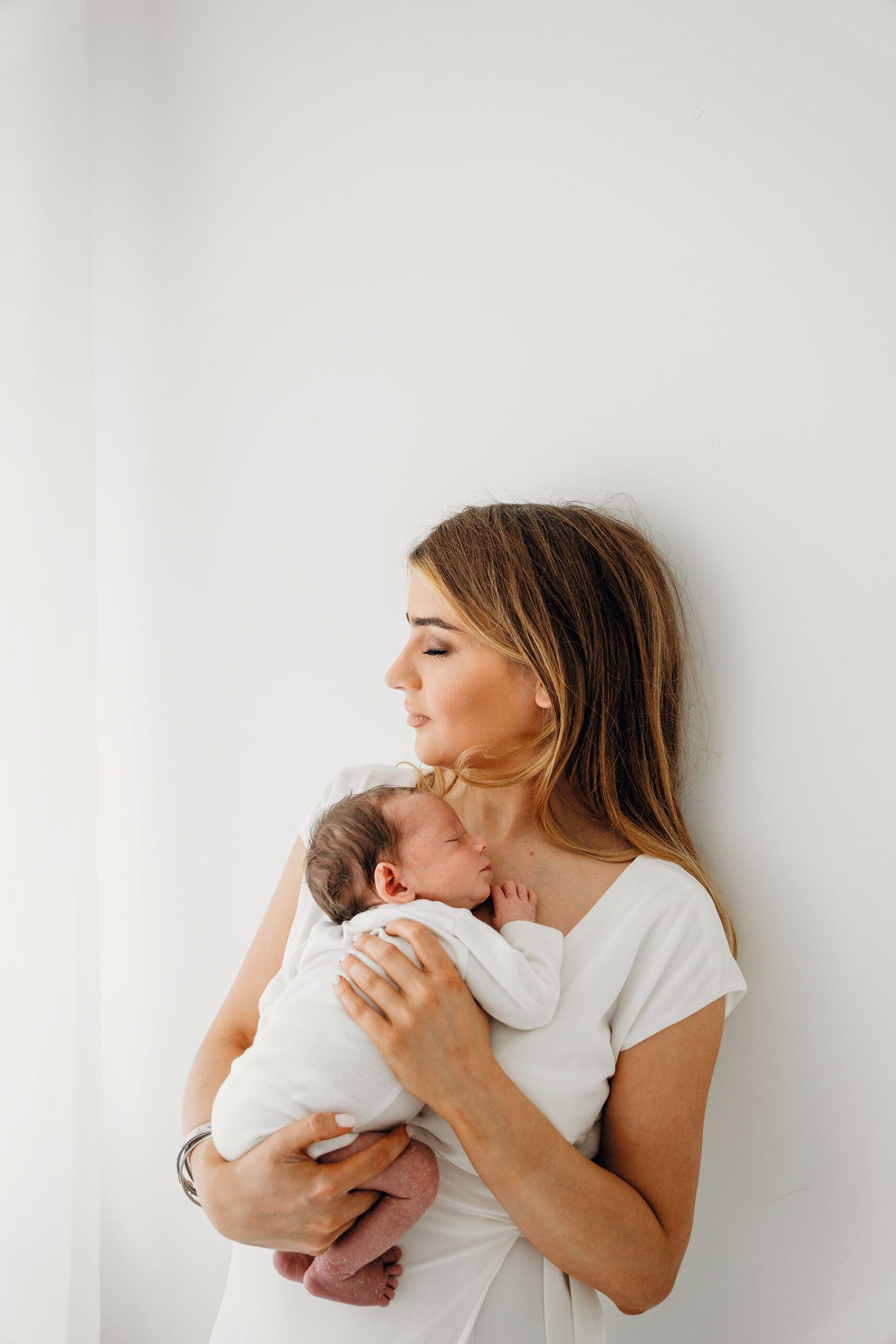 mum and baby wirral newborn photographer