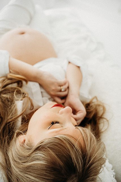 Taylor swift look alike maternity photo